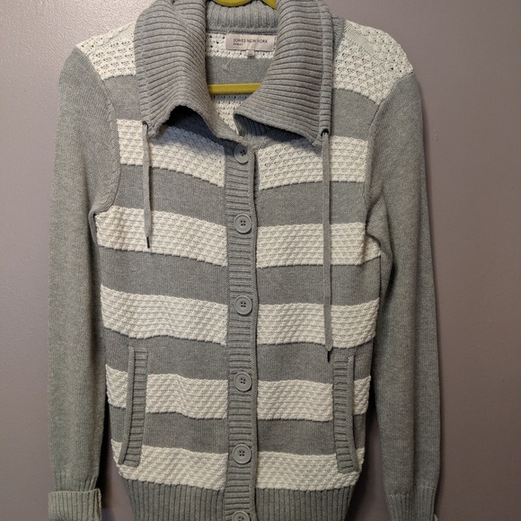 📣 Sale! Gray and white button down cardigan - Picture 1 of 5